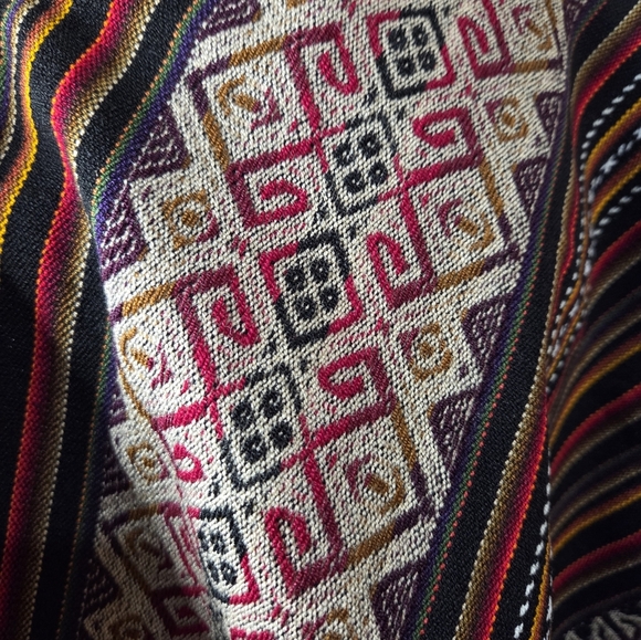 PERUVIAN Colorful Striped PonchoPeruvian Cuzco culture handmade by Peruvian arti - Picture 9 of 10